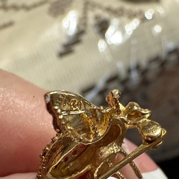 Genuine 14 kt gold bee brooches with rubies and diamonds
